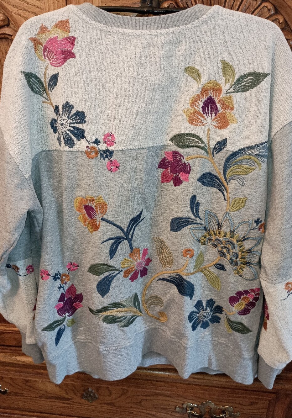 Nice sz L Johnny Was Vanessa Gray Floral Embroidered Relaxed Sweatshirt - Picture 3 of 8
